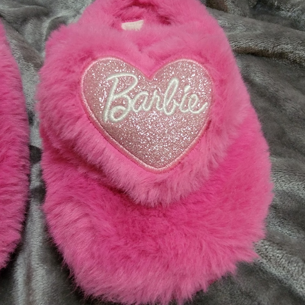 Barbie Faux Fur Heart House Slippers Girls Size 2/3 Pink Excellent Glitter S920